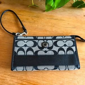 Coach wallet - signature Coach fabric
